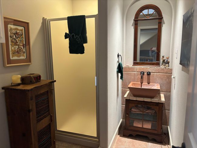 Guest bath | Image 42