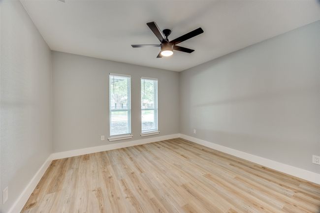 Unfurnished room with wood finished floors and a ceiling fan | Image 28