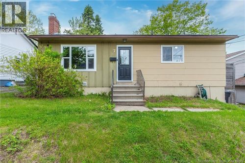 17 Garfield St, Moncton, NB, E1C3Y4 | Card Image