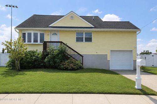 6 Dibling St, Union Beach, NJ, 07735-3005 | Card Image