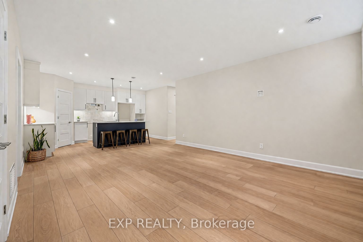 Residential Lease in Russell 5