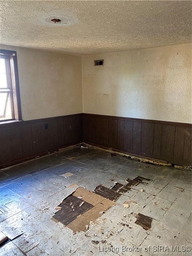 319 E Walnut St, Home with 3 bedrooms, 1 bathrooms and null parking in Corydon IN | Image 4
