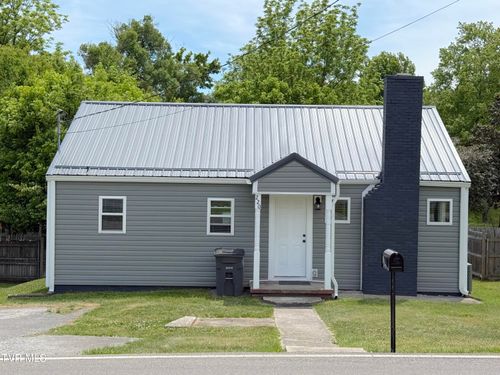 220 May Ave, Kingsport, TN, 37665-1562 | Card Image