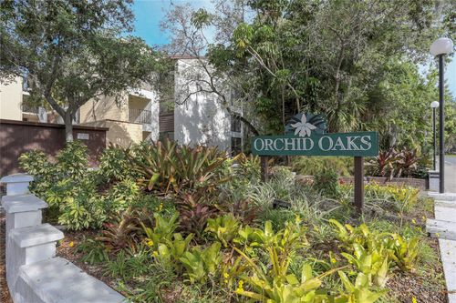 301aza-2746 Orchid Oaks Dr, SARASOTA, FL, 34239-6430 | Card Image