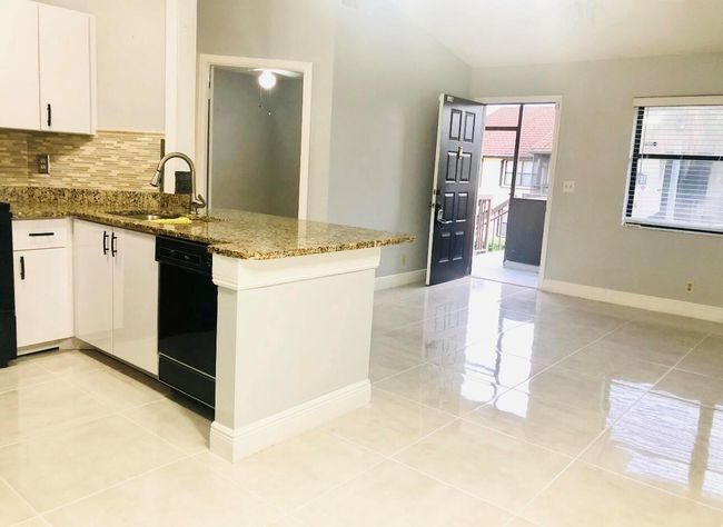 201 - 4695 Lucerne Lakes 201 Boulevard, Condo with 2 bedrooms, 2 bathrooms and null parking in Lake Worth FL | Image 4
