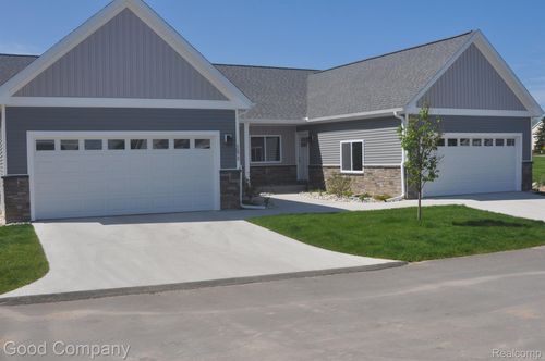 1536 Parmenter Ct, Petoskey, MI, 49770-8455 | Card Image