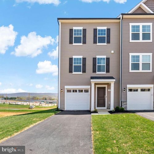 135 Armistead Pl, CHARLES TOWN, WV, 25414-6077 | Card Image