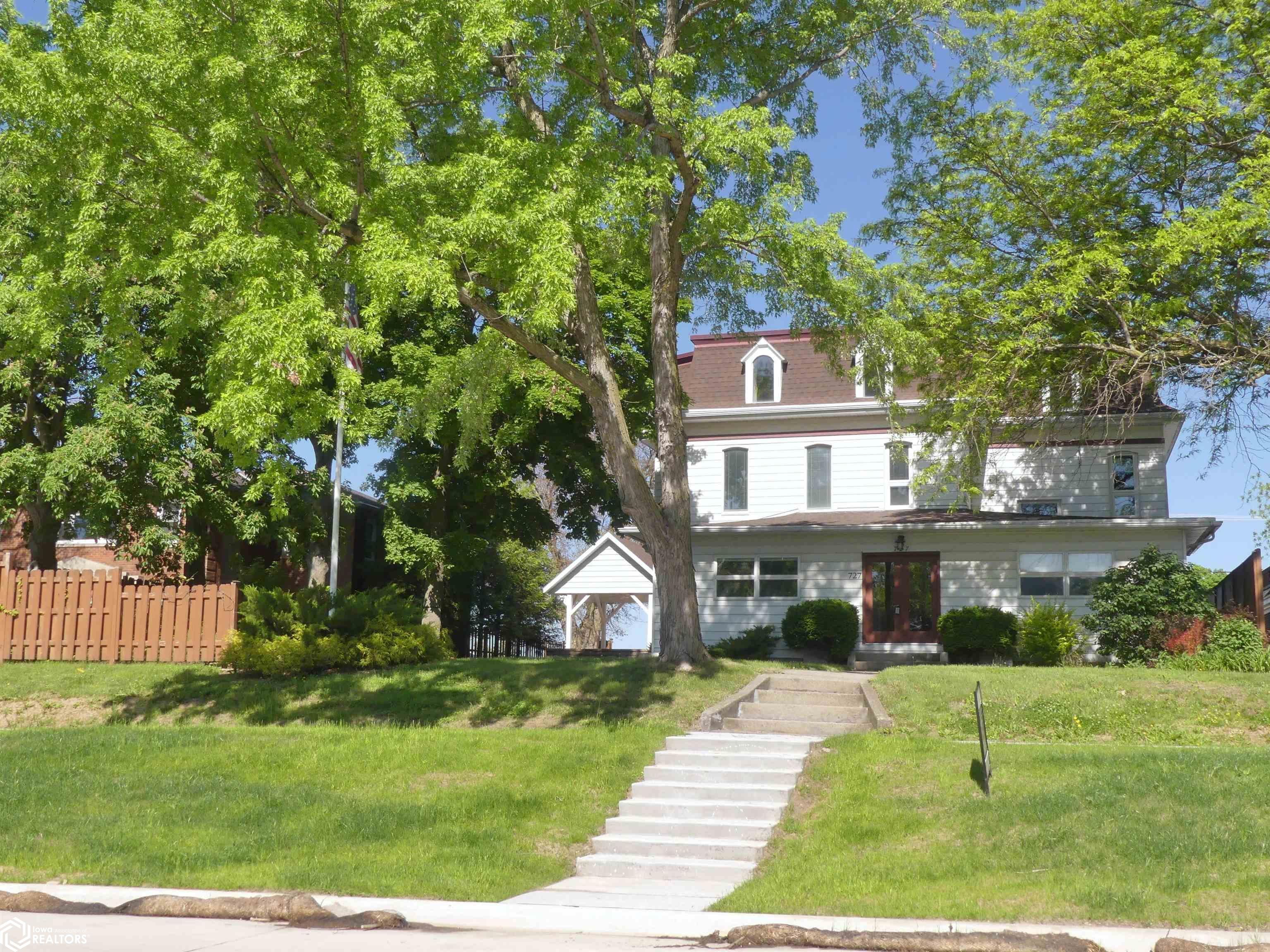 Adams St, Carroll, IA 51401