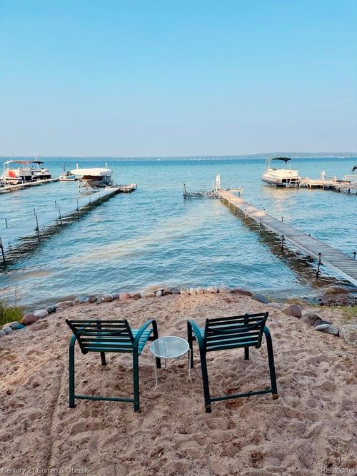 2744 W Higgins Lake Dr, Roscommon, MI, 48653-8164 | Card Image