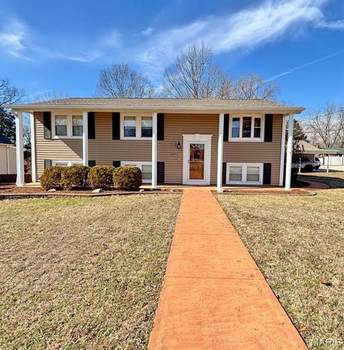 637 N Virginia Ave, Eureka, MO, 63025-1140 | Card Image