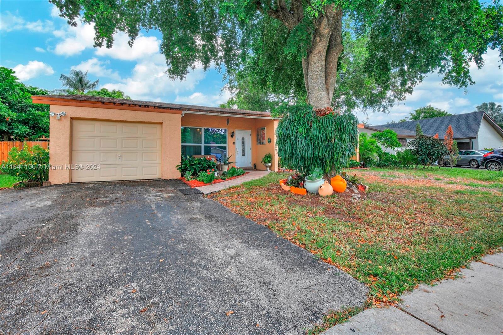 3rd St, Pembroke Pines, FL 33024