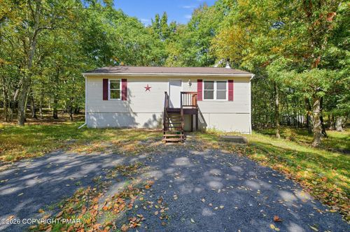 521 Starling Ct, Bushkill, PA, 18324-8694 | Card Image