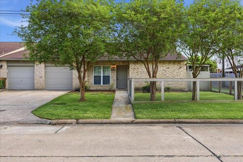 8695 Glen Meadow Ln, Beaumont, TX, 77706-3925 | Card Image