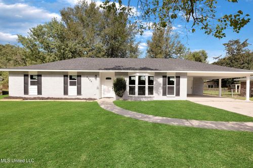 2806 Hickman Ave, Picayune, MS, 39466-4918 | Card Image