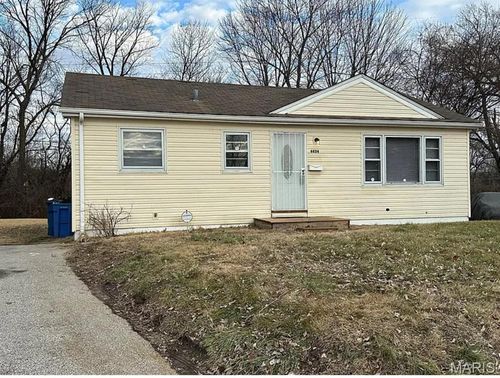 6824 Larry Ln, Berkeley, MO, 63134-1115 | Card Image