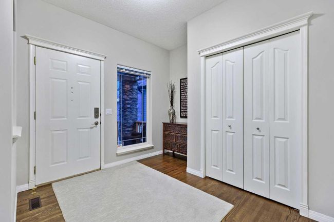 13705 Mount Mckenzie Drive Se, Home with 3 bedrooms, 2 bathrooms and 8 parking in Calgary AB | Image 2