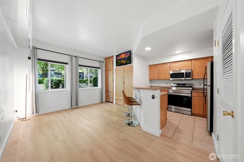a110-300 10th Ave, Seattle, WA, 98122-7707 | Card Image