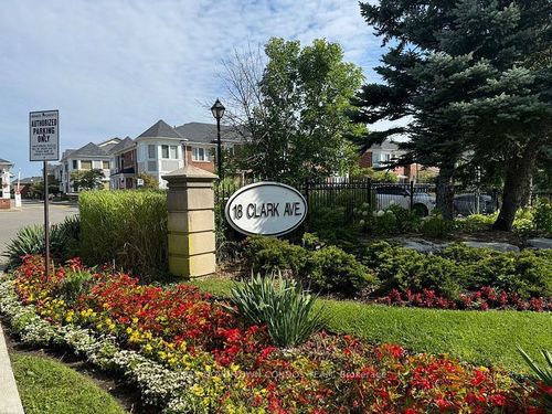 154-18 Clark Ave W, Thornhill, ON, L4J8H1 | Card Image