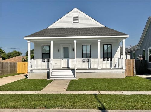137 Seal Dr, Arabi, LA, 70032-2157 | Card Image