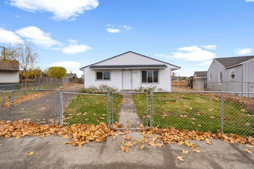 1915 Riverview Dr, Pasco, WA, 99301-3559 | Card Image