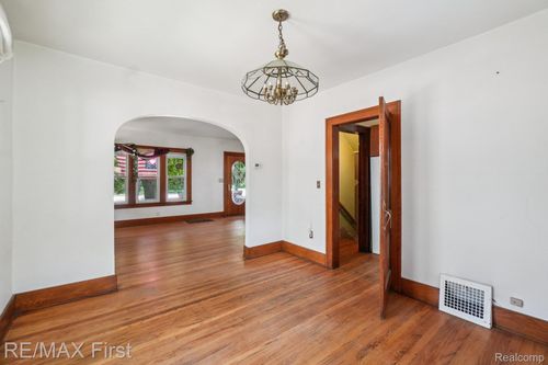 2931 Auburn Rd, Auburn Hills, MI, 48326-3211 | Card Image