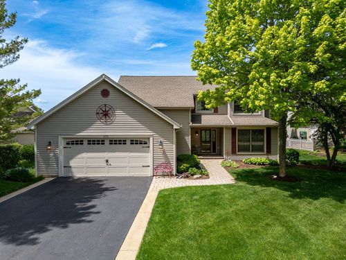 201 Tulip Cir, Island Lake, IL, 60042-8812 | Card Image