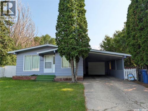 1624 St Laurent Dr, House with 3 bedrooms, 3 bathrooms and null parking in North Battleford SK | Card Image