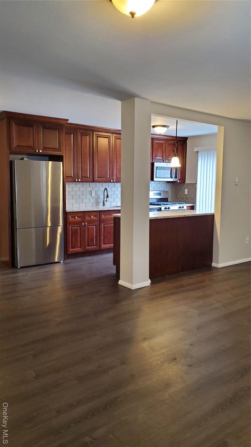 apt-9b-460 Old Town Rd, Port Jefferson Station, NY, 11776-2218 | Card Image