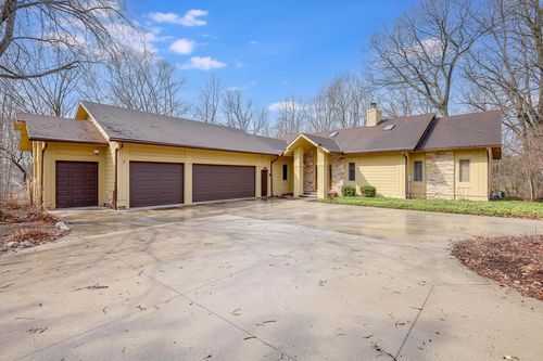 2128 Hunters Ridge Court, Manitowoc, WI, 54220 | Card Image