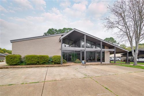 3908 Parliament Dr, Alexandria, LA, 71303-3015 | Card Image
