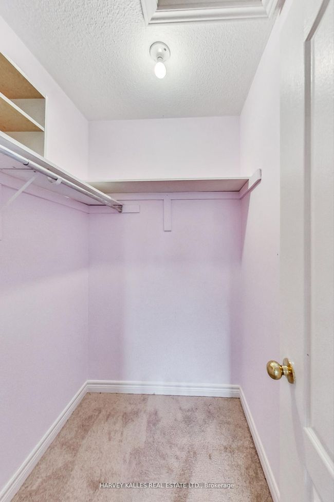 241 Denise Cir, House attached with 3 bedrooms, 3 bathrooms and 3 parking in Newmarket ON | Image 16