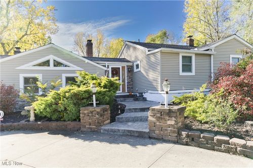 6708 Seneca Rd, Mayfield Village, OH, 44143-3521 | Card Image