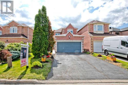 110 Cairncross Cres, Markham, ON, L3S3X9 | Card Image