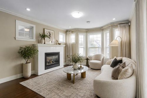 213 Hume St, New Westminster, BC, V3M5N6 | Card Image