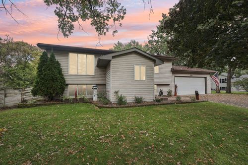 401 10th Ave, Osceola, WI, 54020-8158 | Card Image