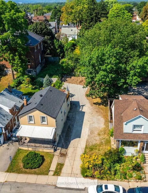 153 Strathcona Ave N, Hamilton, ON, L8R3C4 | Card Image