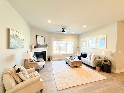 43-4721 Bellflower Dr, Deforest, WI, 53532-8704 | Card Image