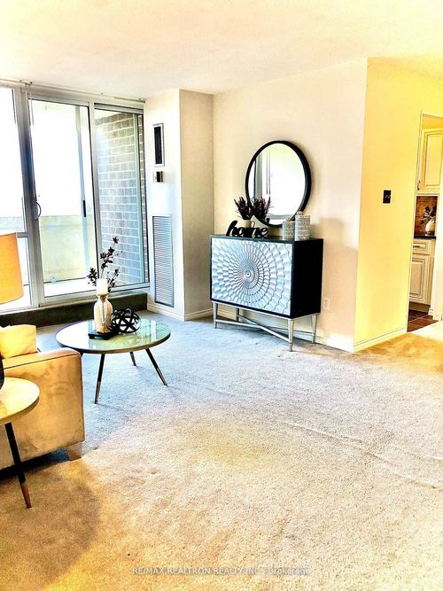 704-66 Falby Crt, Ajax, ON, L1S3L2 | Card Image