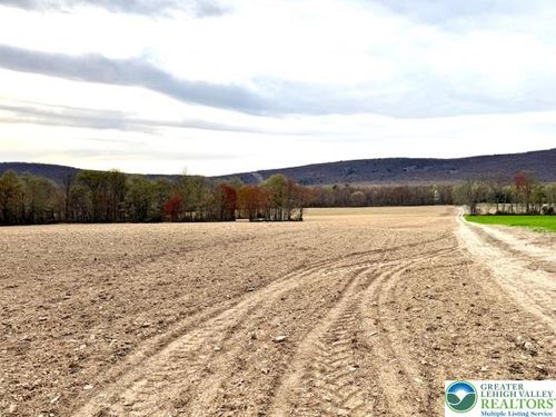 9170 N Loop Rd, Slatington, PA, 18080-3613 | Card Image