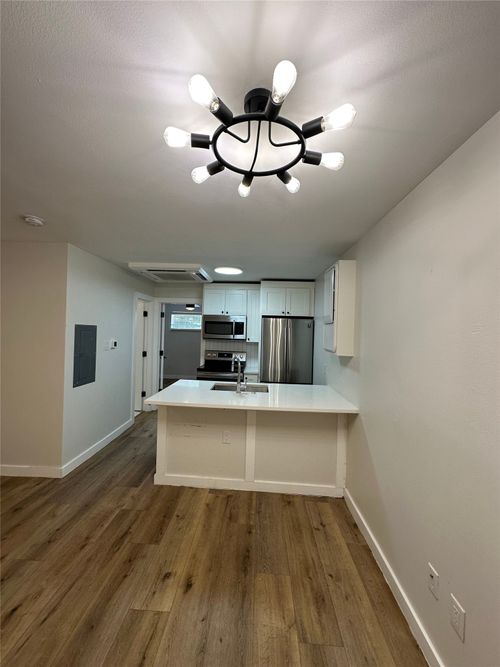103-425 N Rosemont Avenue, Dallas, TX, 75208 | Card Image