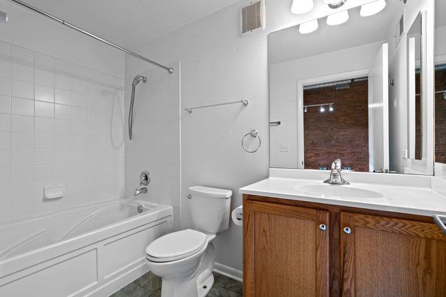 APT-211 - 2001 Calumet Ave, Home with 0 bedrooms, 1 bathrooms and 1 parking in CHICAGO IL | Image 17