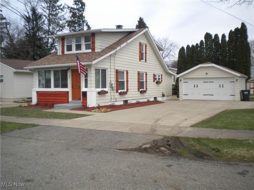 627 Crawford Ave, Barberton, OH, 44203-1903 | Card Image