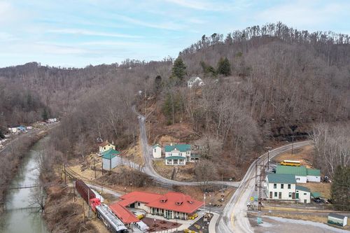 124 Bramwell Hill Rd, Bramwell, WV, 24715-9537 | Card Image