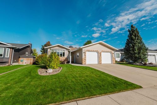 6210 39 Avenue, Stettler, AB, T4K1G1 | Card Image