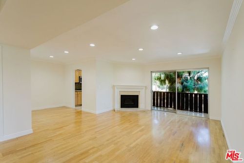 201-14980 Victory Blvd, Van Nuys, CA, 91411-1812 | Card Image