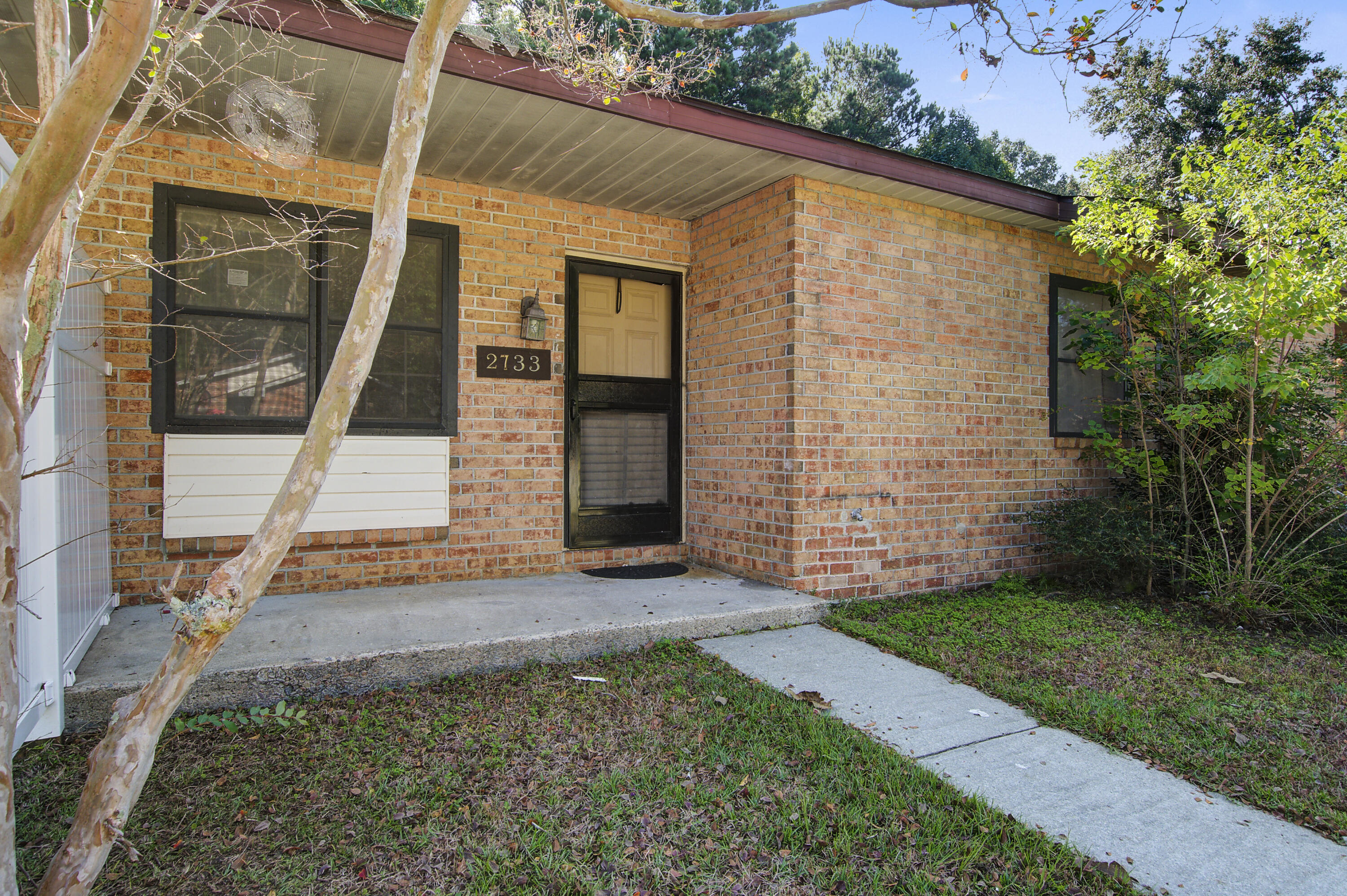 Oak Leaf Dr, North Charleston, SC 29420