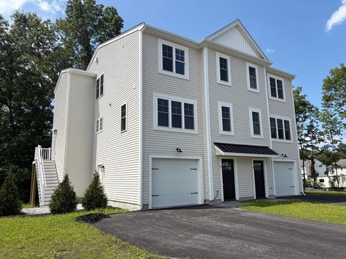 31 Daniels St, Worcester, MA, 01604-1611 | Card Image