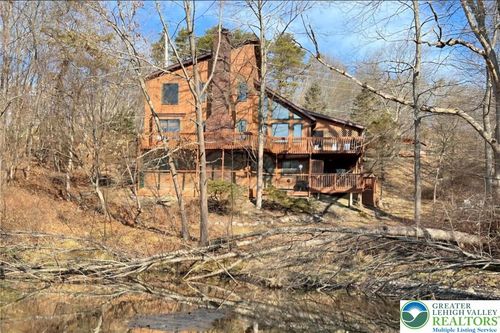 251 Brentwood Dr, Bushkill, PA, 18324-7737 | Card Image