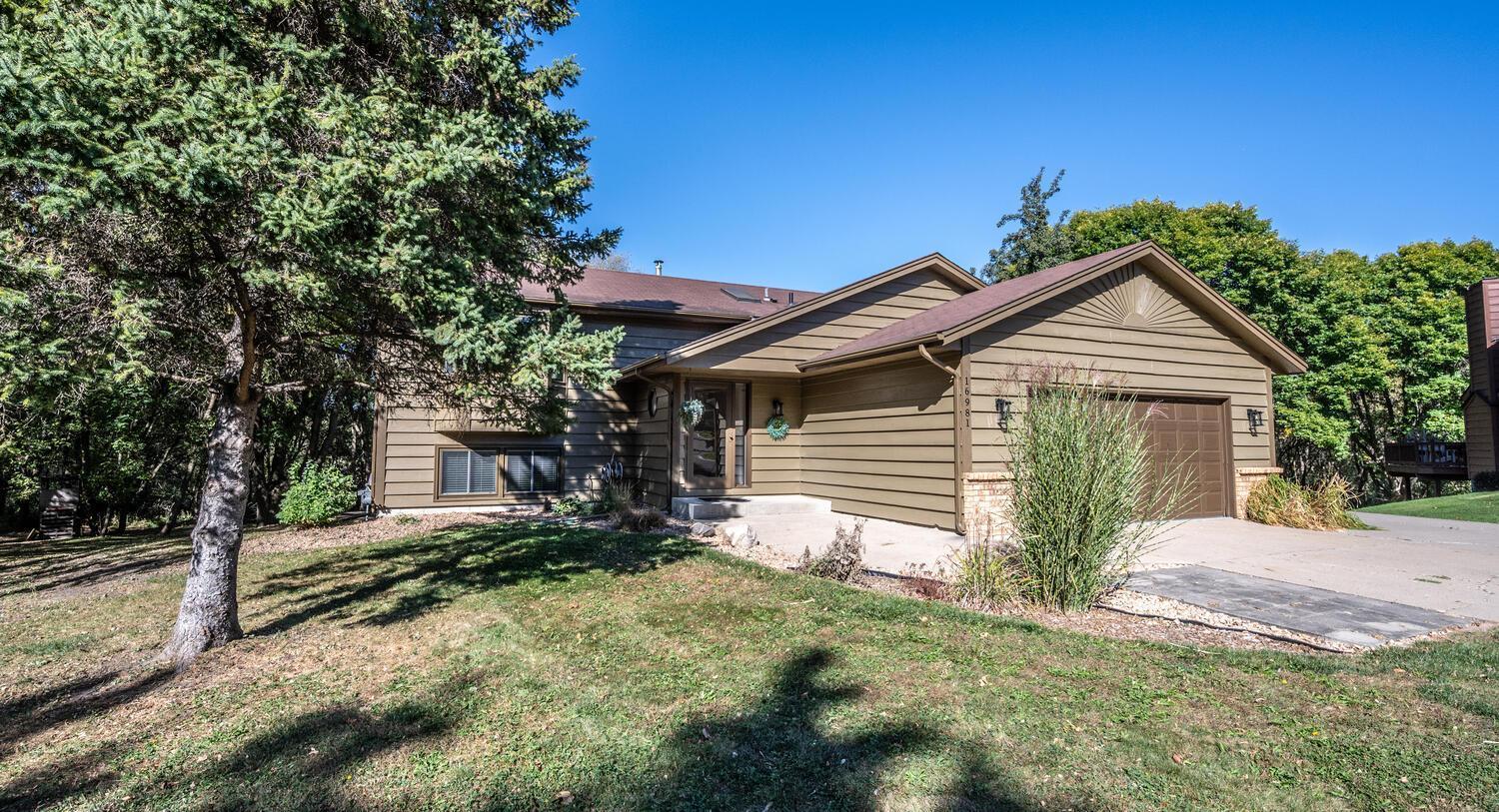 Hamilton Ct, Lakeville, MN 55044