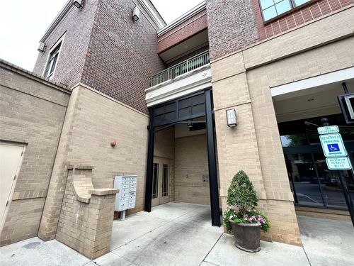 unit-201-3920 Sharon Rd, Charlotte, NC, 28211-6613 | Card Image